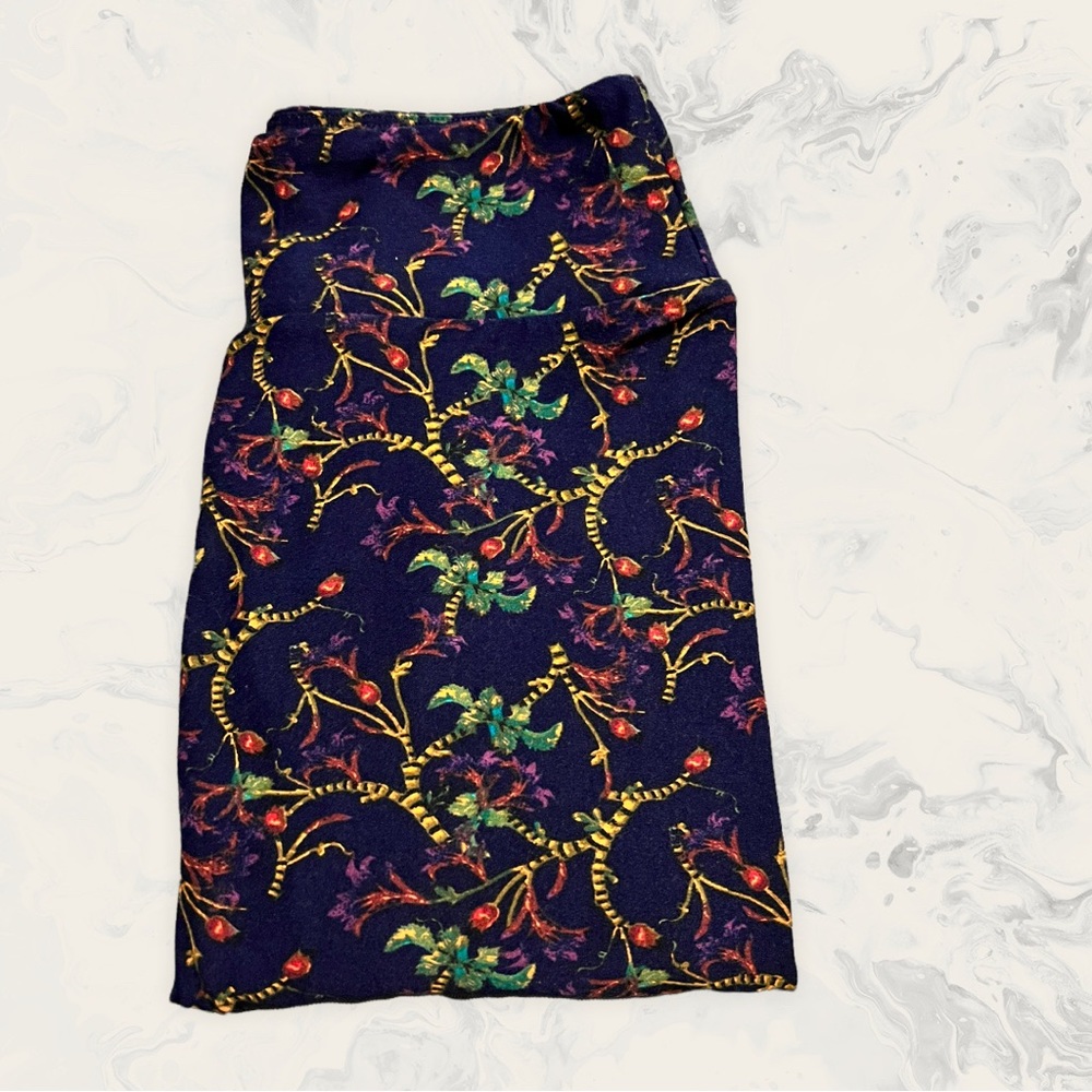 OS LuLaRoe Leggings - Baroque Print - One Size 0-12 Cassie